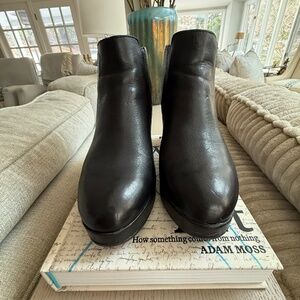 EILEEN FISHER Booties